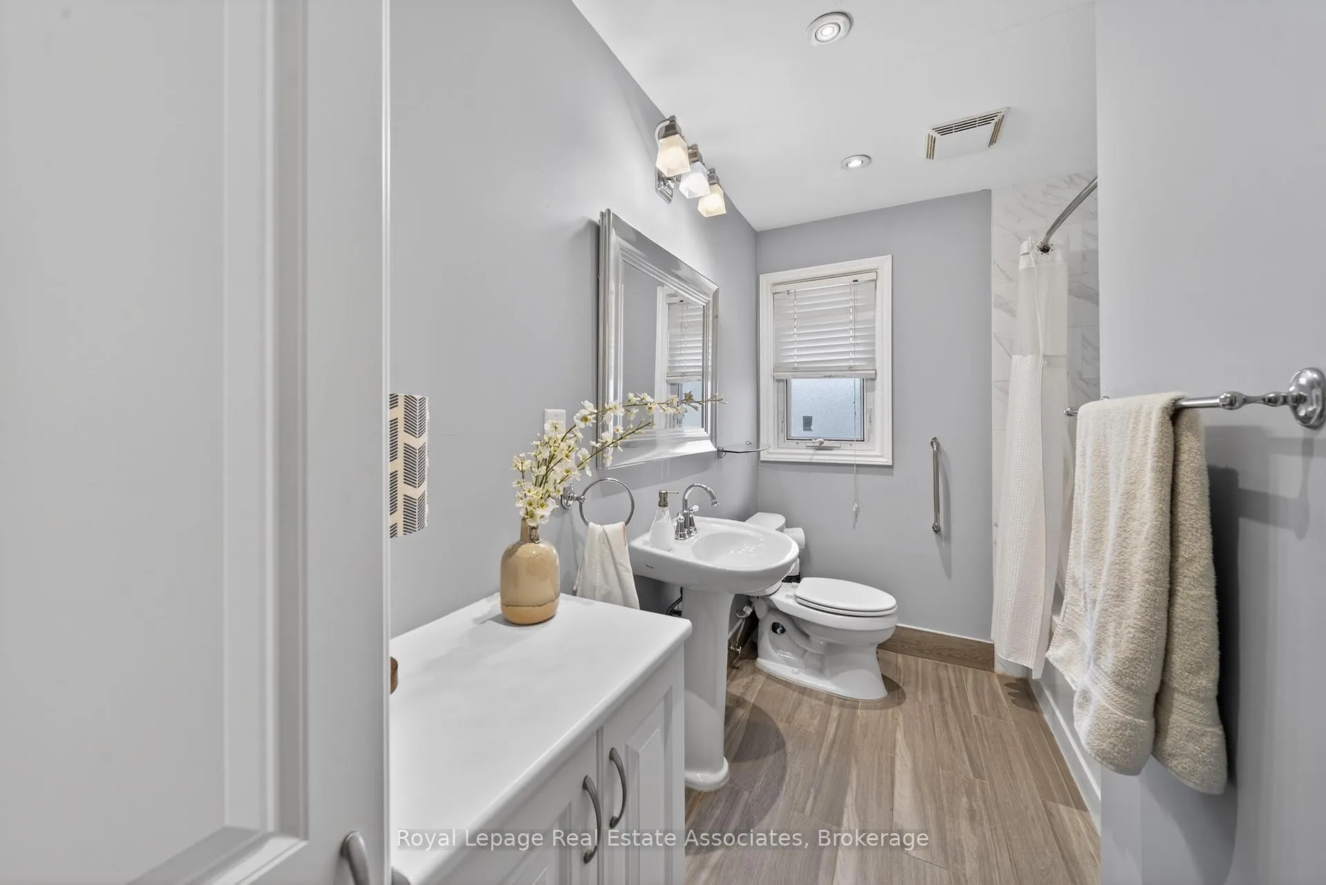 Photo 16 of 141 The Westway, Etobicoke, Willowridge-Martingrove-Richview — HOMEH