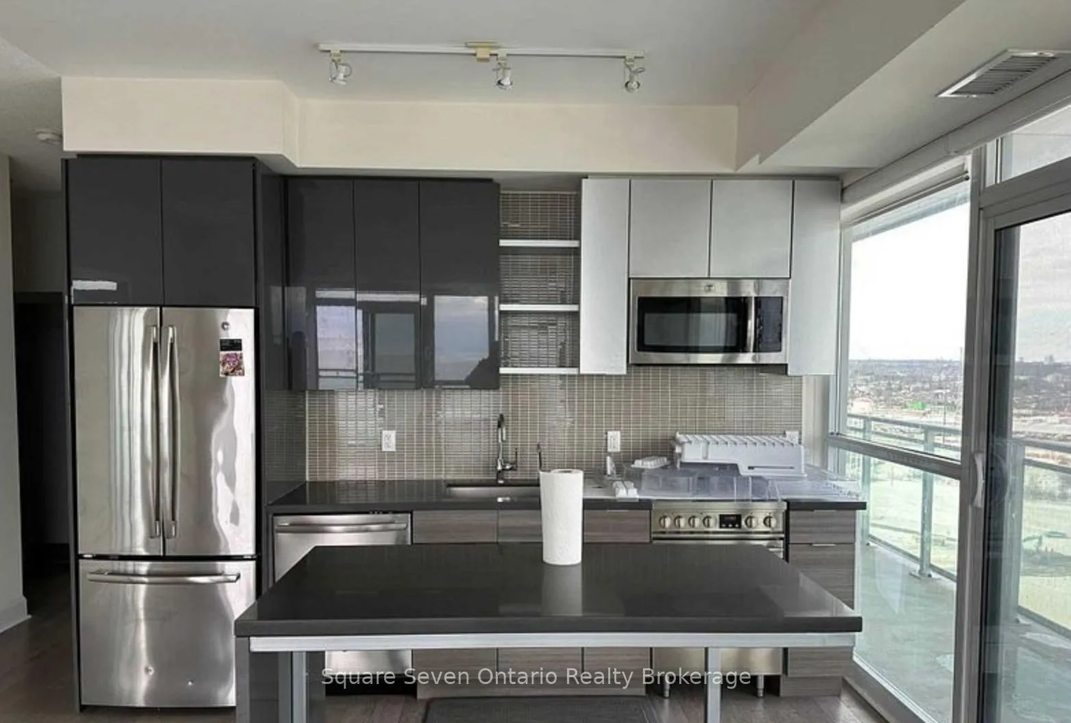 Photo 6 of Unit 1809, 33 Shore Breeze Drive, Etobicoke, Mimico — HOMEH
