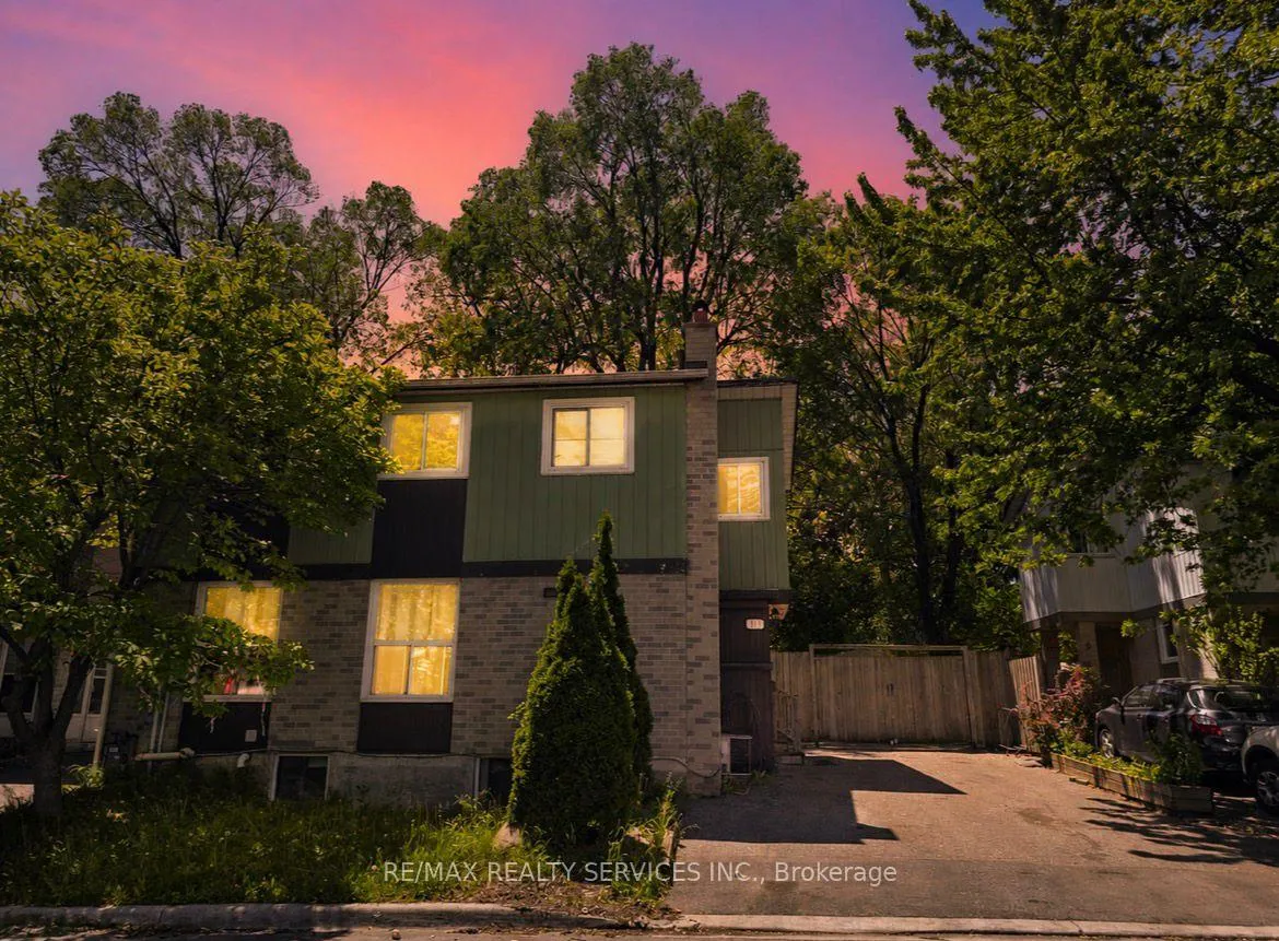 Photo 2 of Unit Upper, 10 Hero Square, Brampton, Central Park — HOMEH
