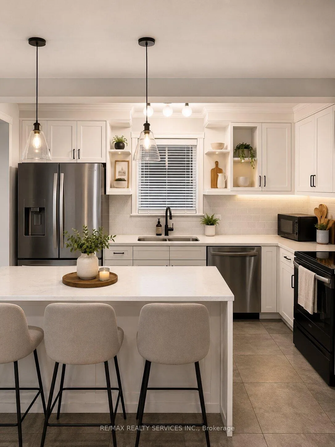 Photo 3 of Unit Upper, 10 Hero Square, Brampton, Central Park — HOMEH