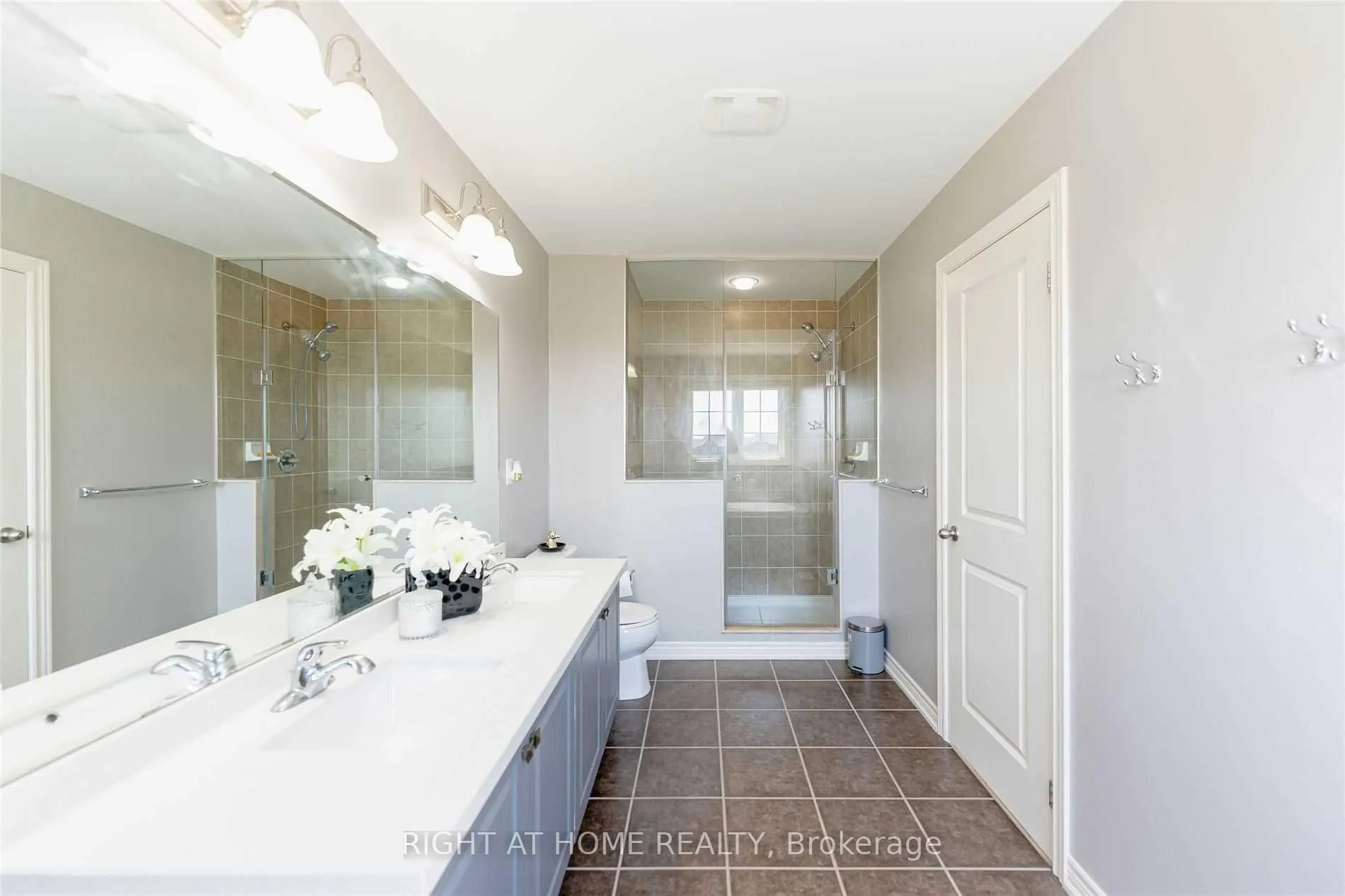 Photo 11 of 41 Dufay Road, Brampton, Northwest Brampton — HOMEH