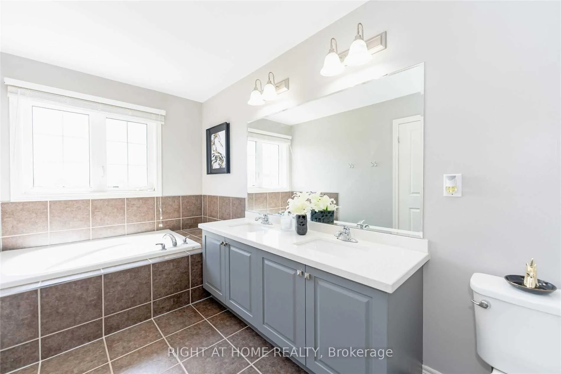 Photo 12 of 41 Dufay Road, Brampton, Northwest Brampton — HOMEH