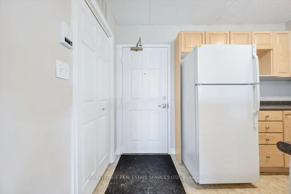Photo 4 of Unit 303, 1490 Bishops Gate, Oakville, Glen Abbey — HOMEH