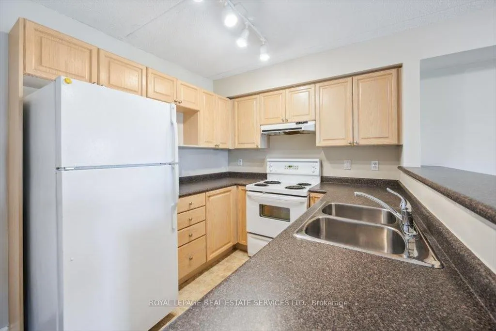 Photo 5 of Unit 303, 1490 Bishops Gate, Oakville, Glen Abbey — HOMEH
