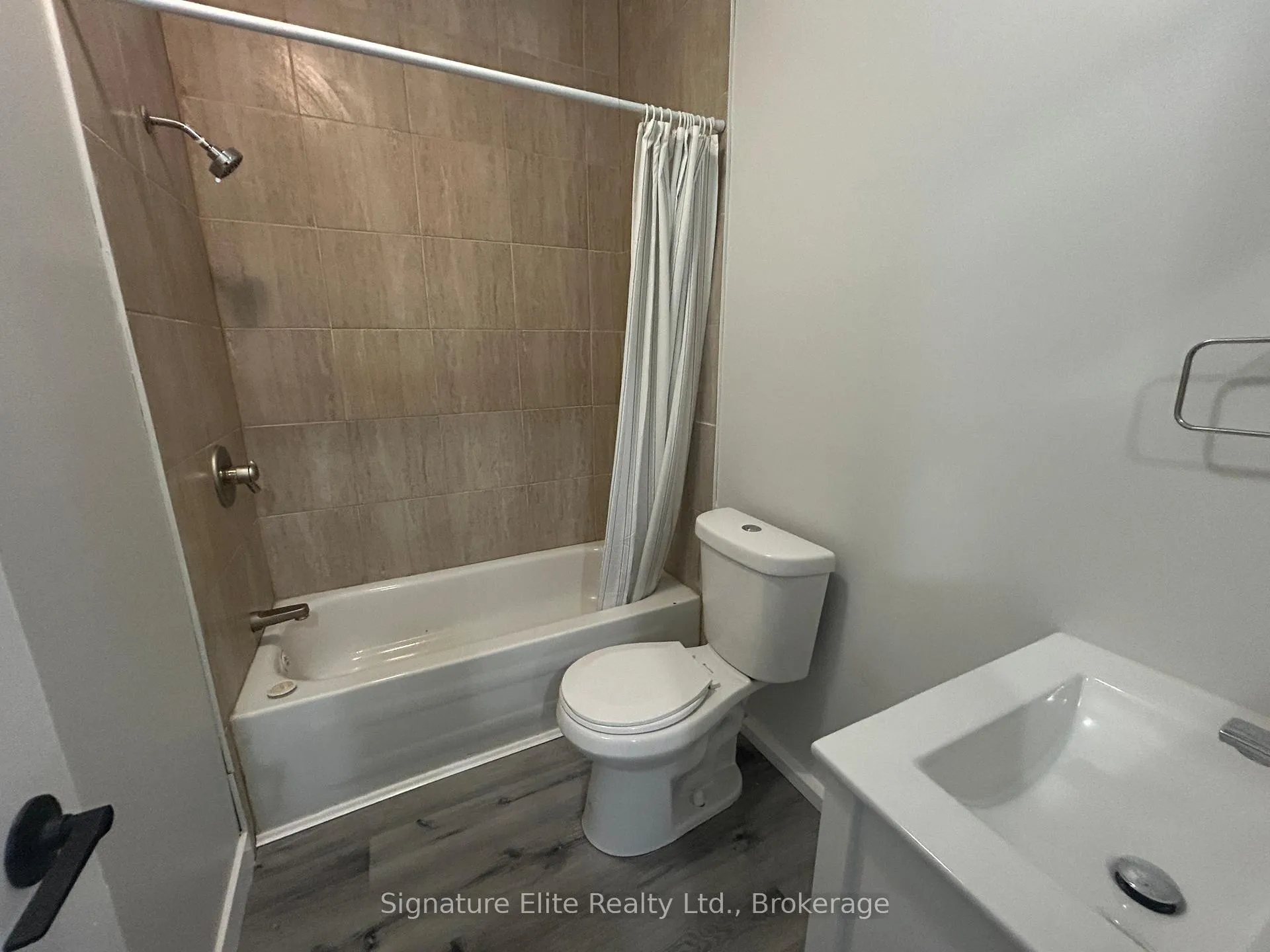 Photo 11 of Unit 4, 372 Darling Street, Brantford, East Ward — HOMEH