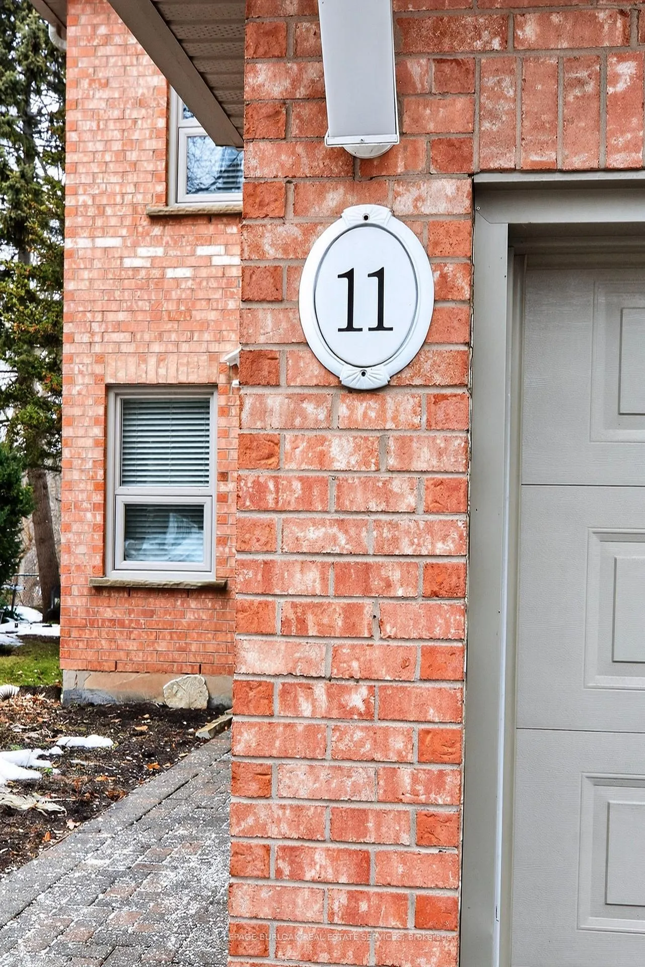 Photo 3 of Unit 11, 2065 Sixth Line, Oakville, River Oaks — HOMEH