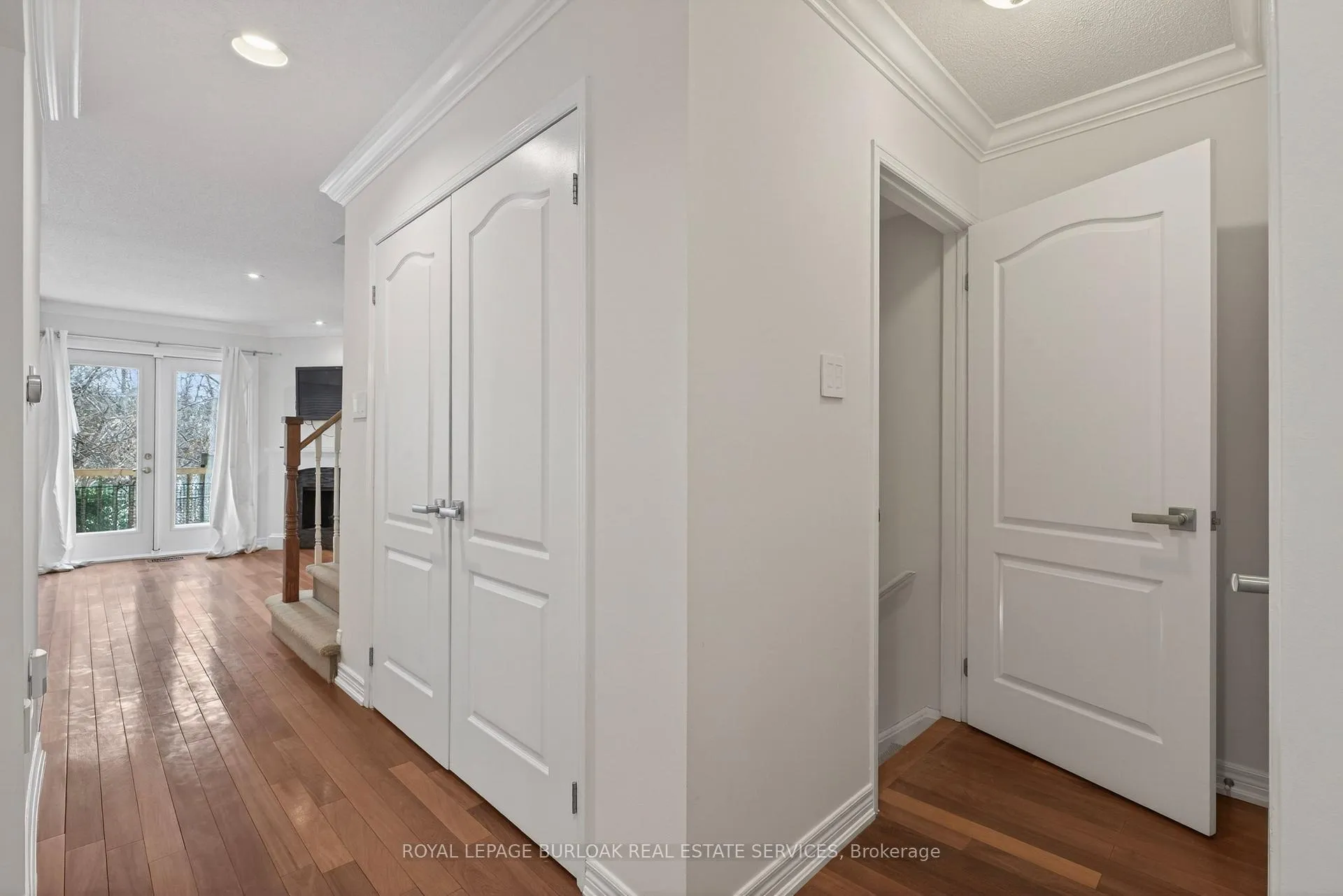 Photo 5 of Unit 11, 2065 Sixth Line, Oakville, River Oaks — HOMEH