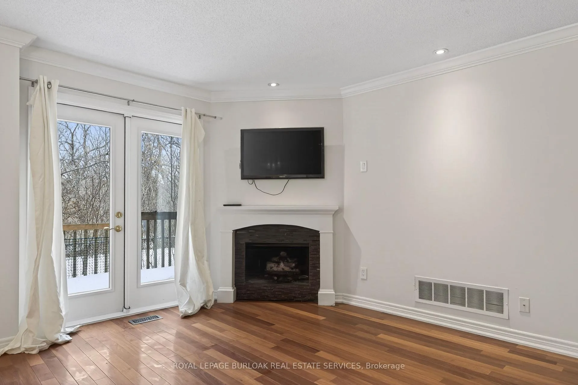 Photo 6 of Unit 11, 2065 Sixth Line, Oakville, River Oaks — HOMEH