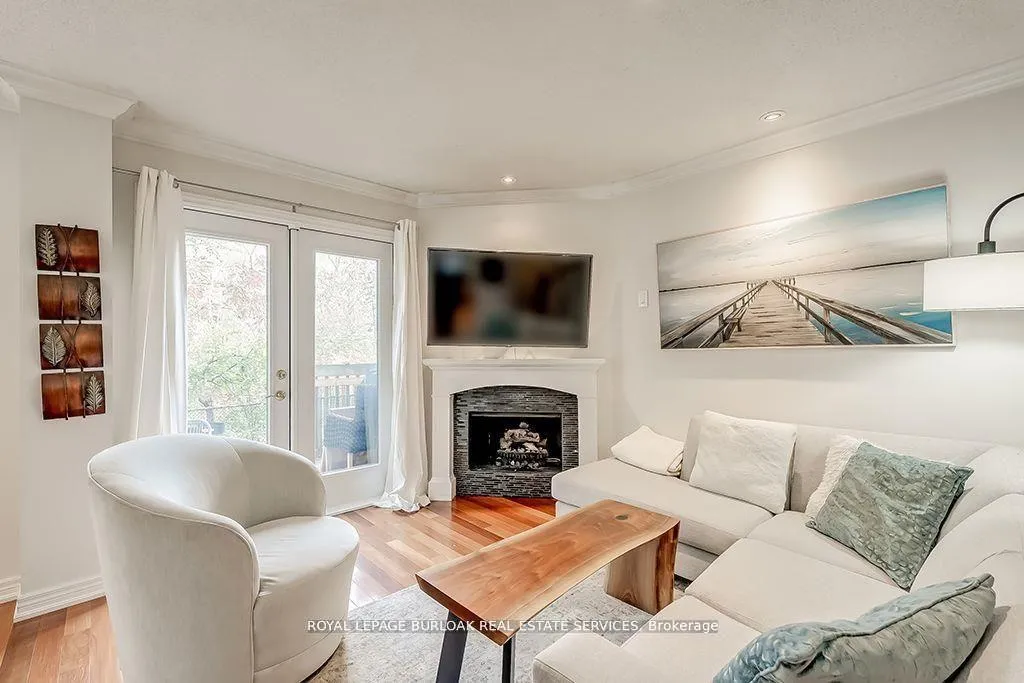 Photo 7 of Unit 11, 2065 Sixth Line, Oakville, River Oaks — HOMEH