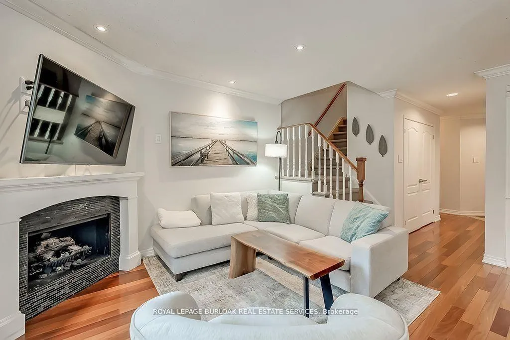 Photo 8 of Unit 11, 2065 Sixth Line, Oakville, River Oaks — HOMEH