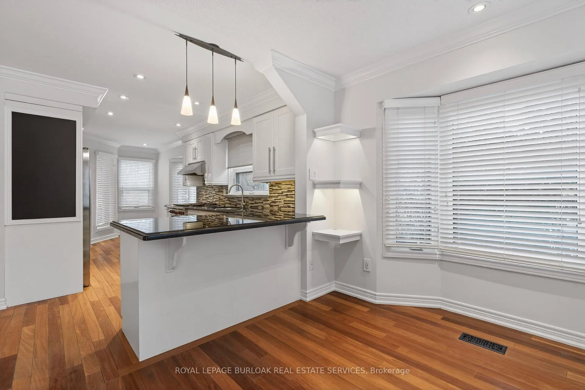 Photo 12 of Unit 11, 2065 Sixth Line, Oakville, River Oaks — HOMEH