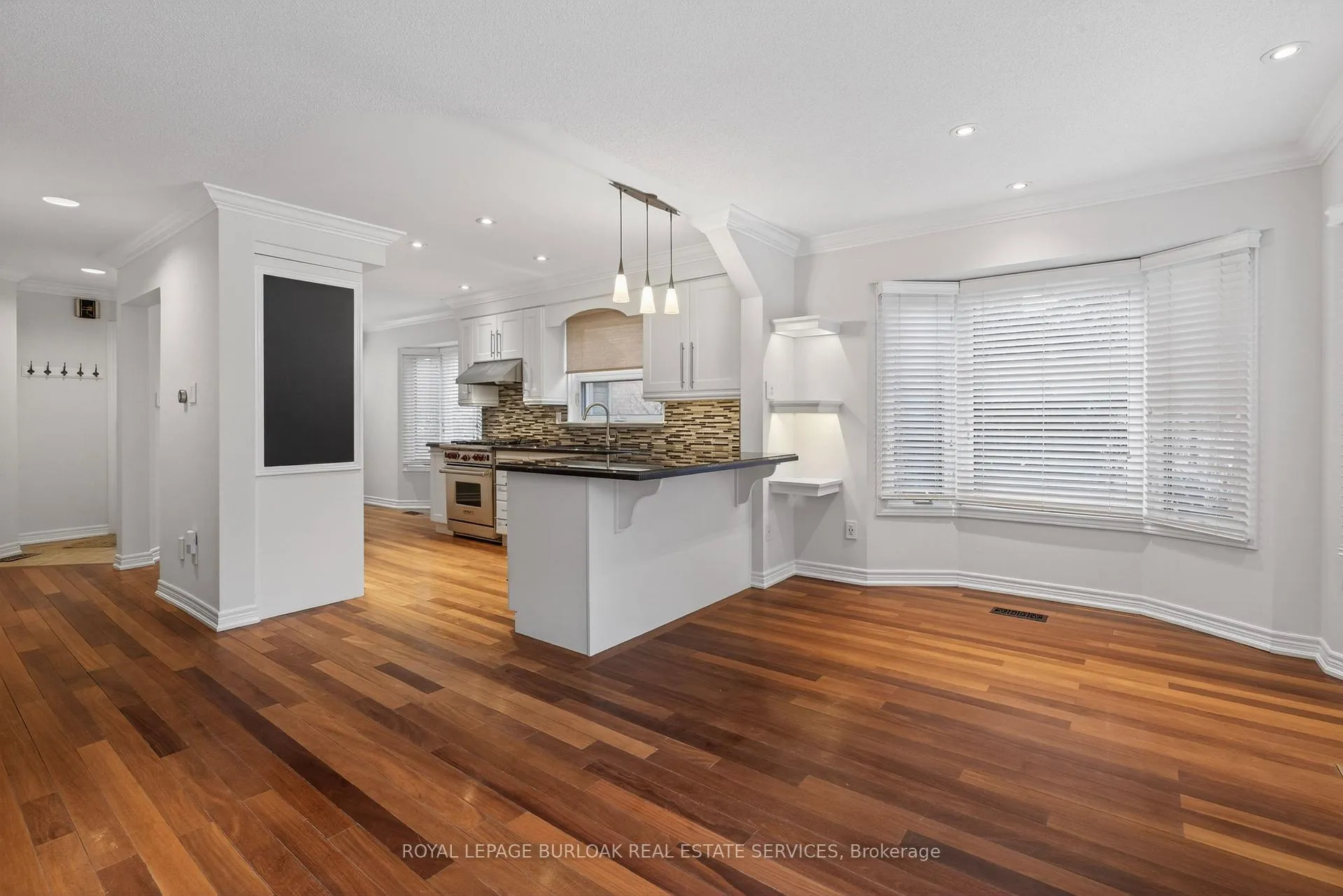 Photo 13 of Unit 11, 2065 Sixth Line, Oakville, River Oaks — HOMEH