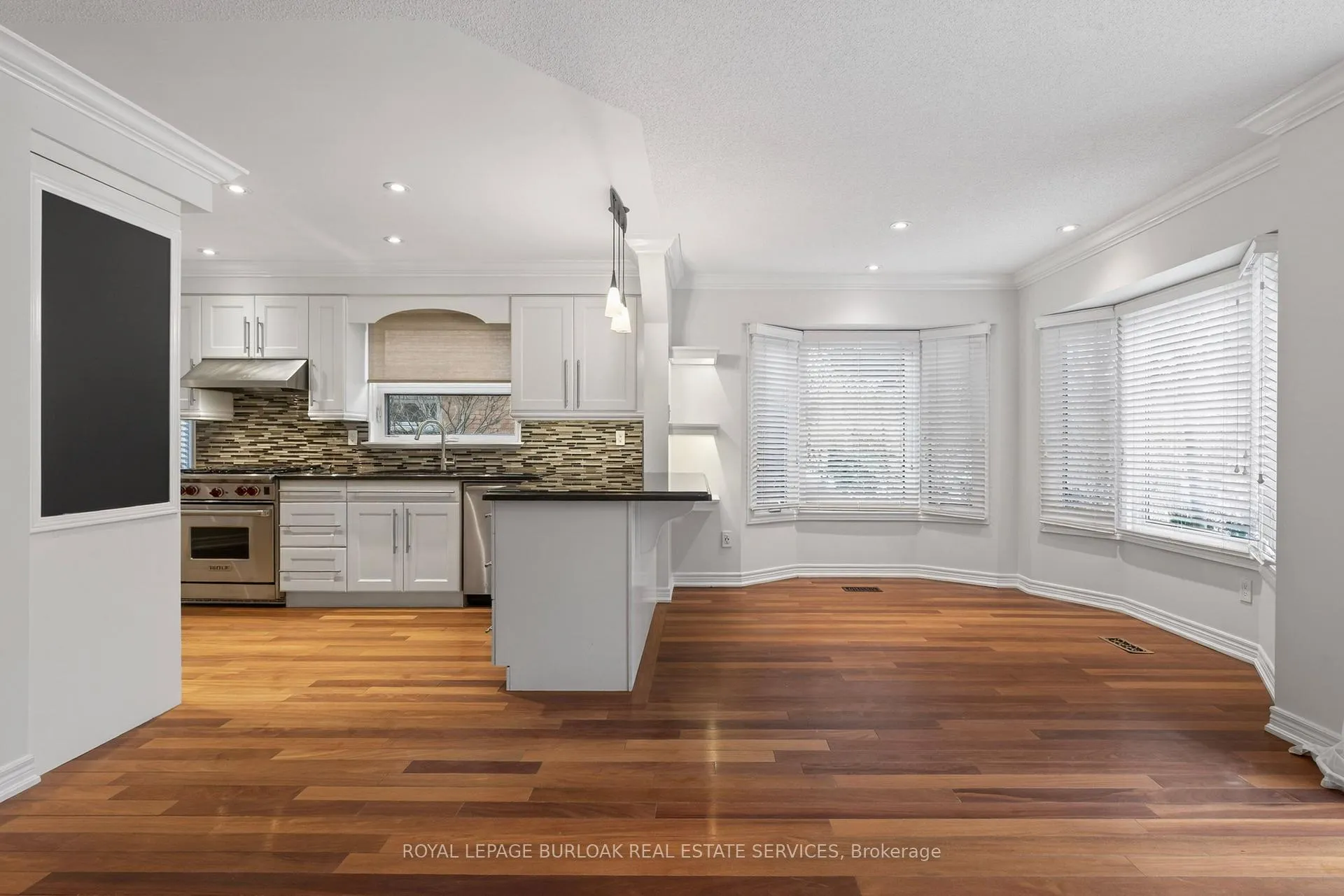 Photo 15 of Unit 11, 2065 Sixth Line, Oakville, River Oaks — HOMEH