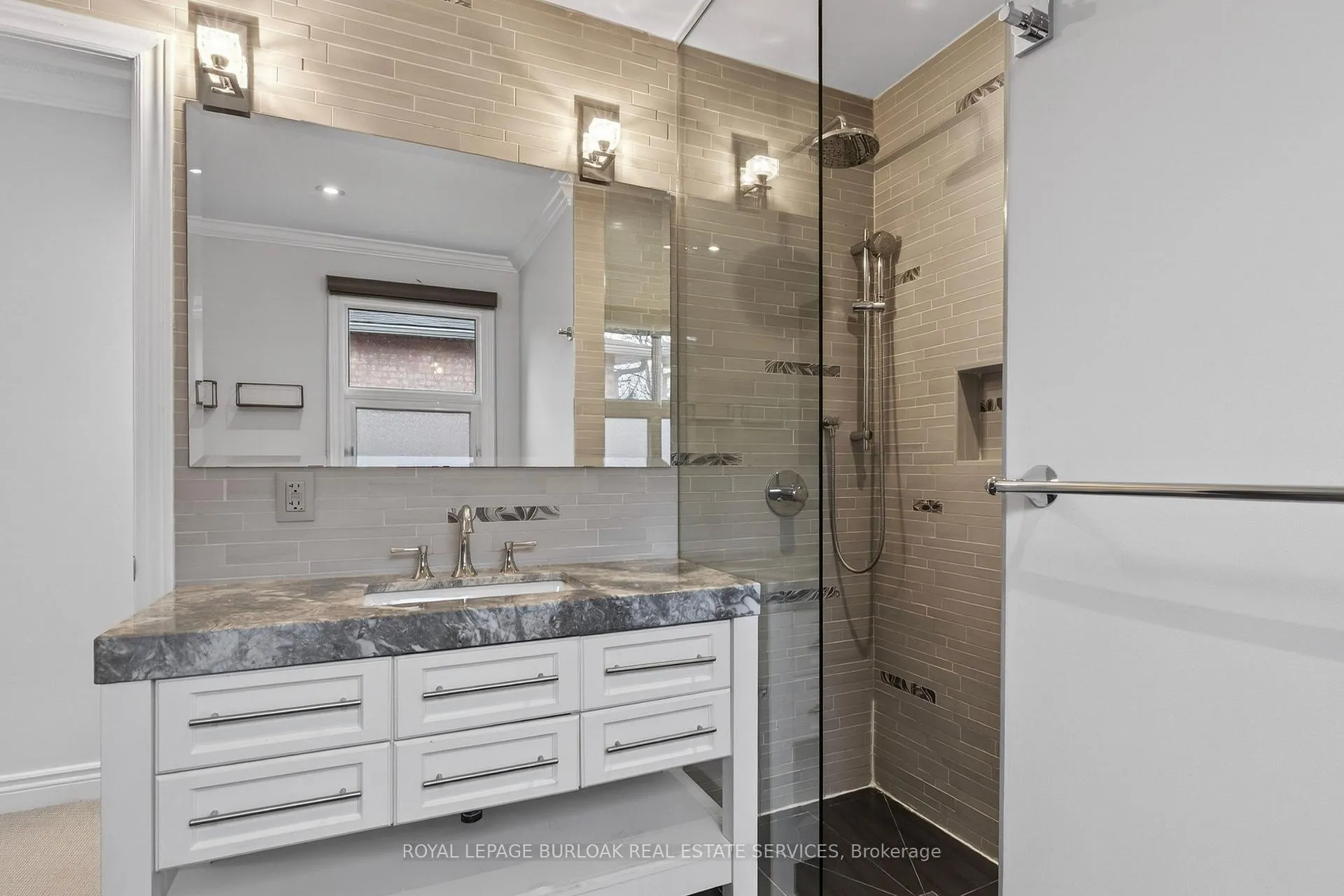 Photo 32 of Unit 11, 2065 Sixth Line, Oakville, River Oaks — HOMEH