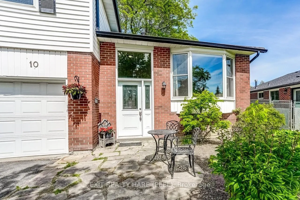 Photo 3 of 10 Duncannon Crescent, Brampton, Southgate — HOMEH