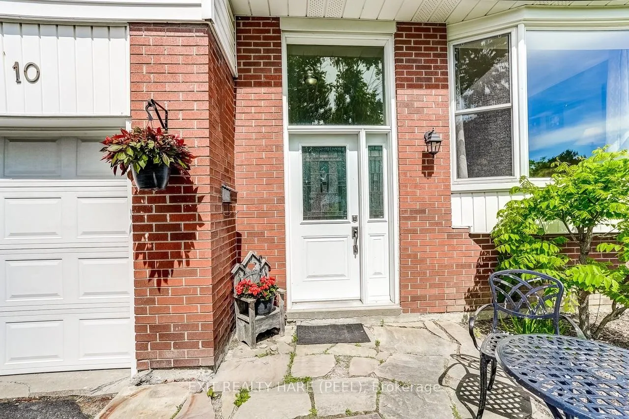 Photo 4 of 10 Duncannon Crescent, Brampton, Southgate — HOMEH