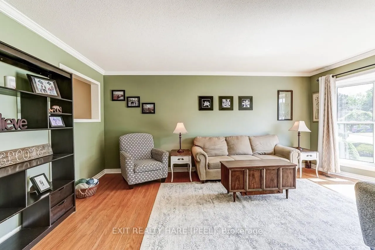 Photo 6 of 10 Duncannon Crescent, Brampton, Southgate — HOMEH
