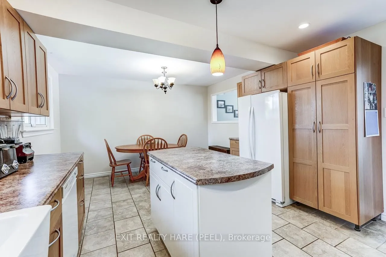 Photo 11 of 10 Duncannon Crescent, Brampton, Southgate — HOMEH