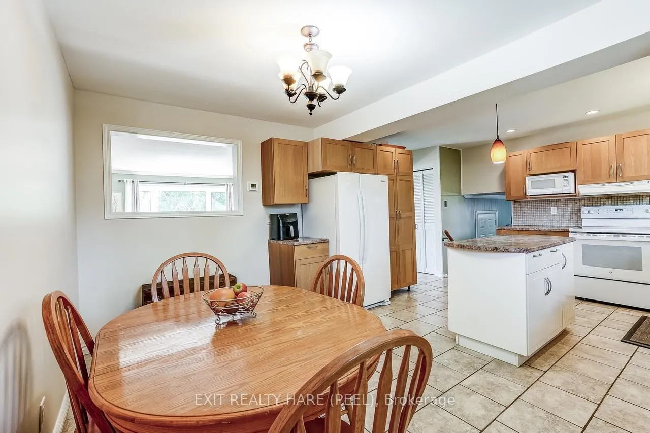 Photo 14 of 10 Duncannon Crescent, Brampton, Southgate — HOMEH