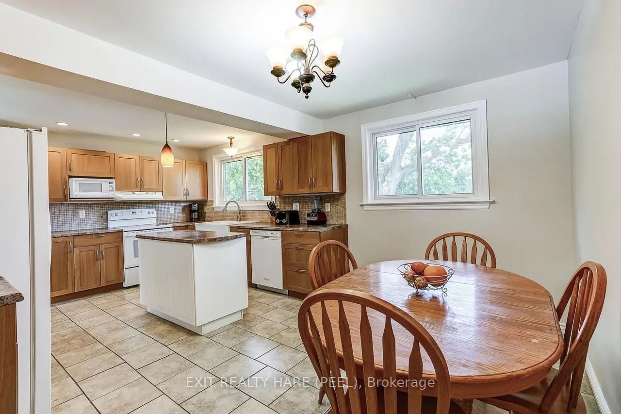 Photo 15 of 10 Duncannon Crescent, Brampton, Southgate — HOMEH