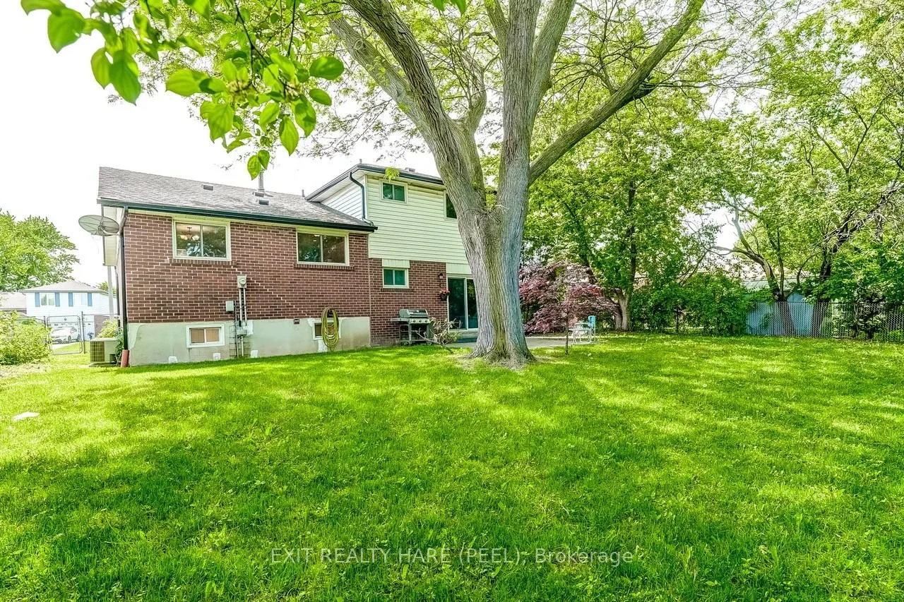 Photo 32 of 10 Duncannon Crescent, Brampton, Southgate — HOMEH