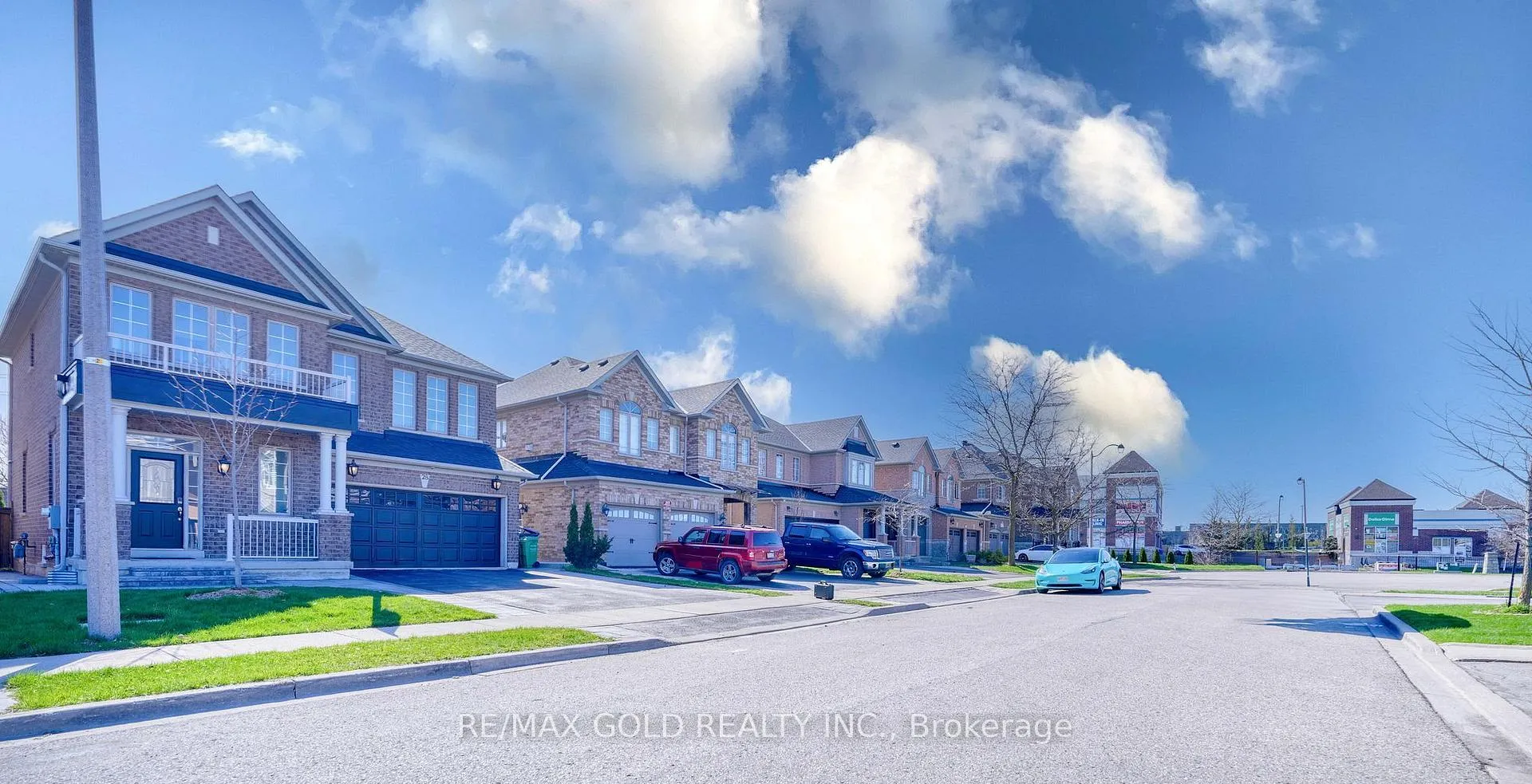 Photo 3 of 28 Prada Court, Brampton, Vales of Castlemore North — HOMEH