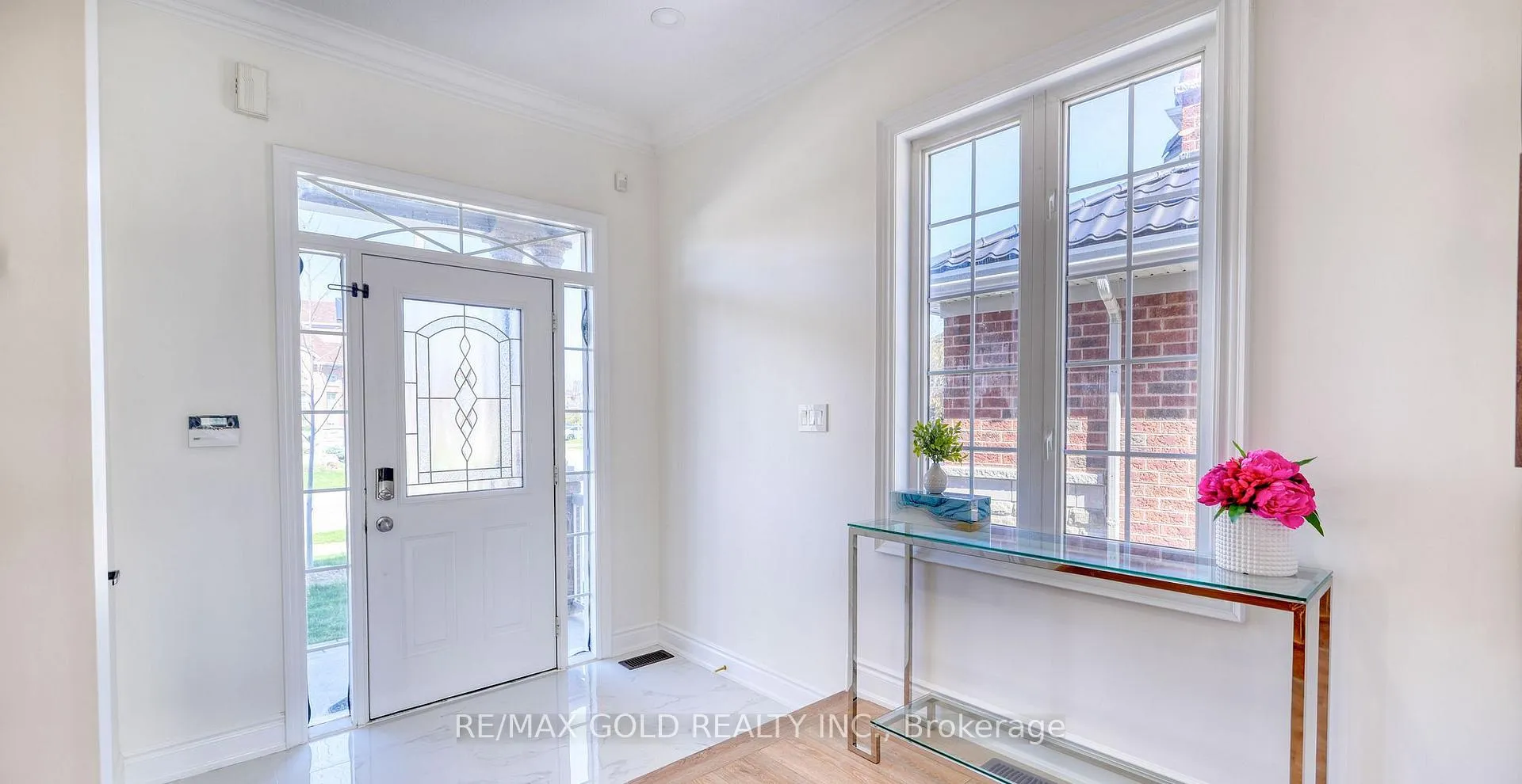 Photo 6 of 28 Prada Court, Brampton, Vales of Castlemore North — HOMEH
