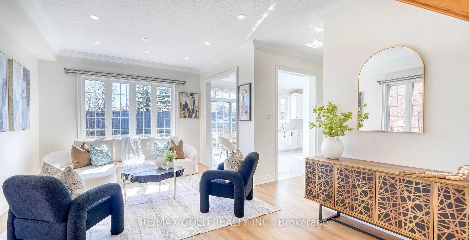 Photo 8 of 28 Prada Court, Brampton, Vales of Castlemore North — HOMEH
