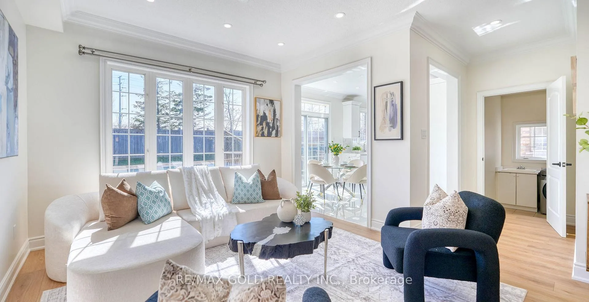Photo 10 of 28 Prada Court, Brampton, Vales of Castlemore North — HOMEH