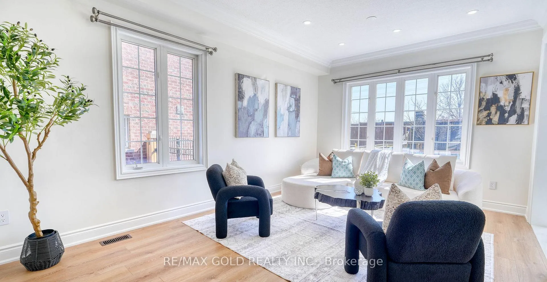 Photo 11 of 28 Prada Court, Brampton, Vales of Castlemore North — HOMEH
