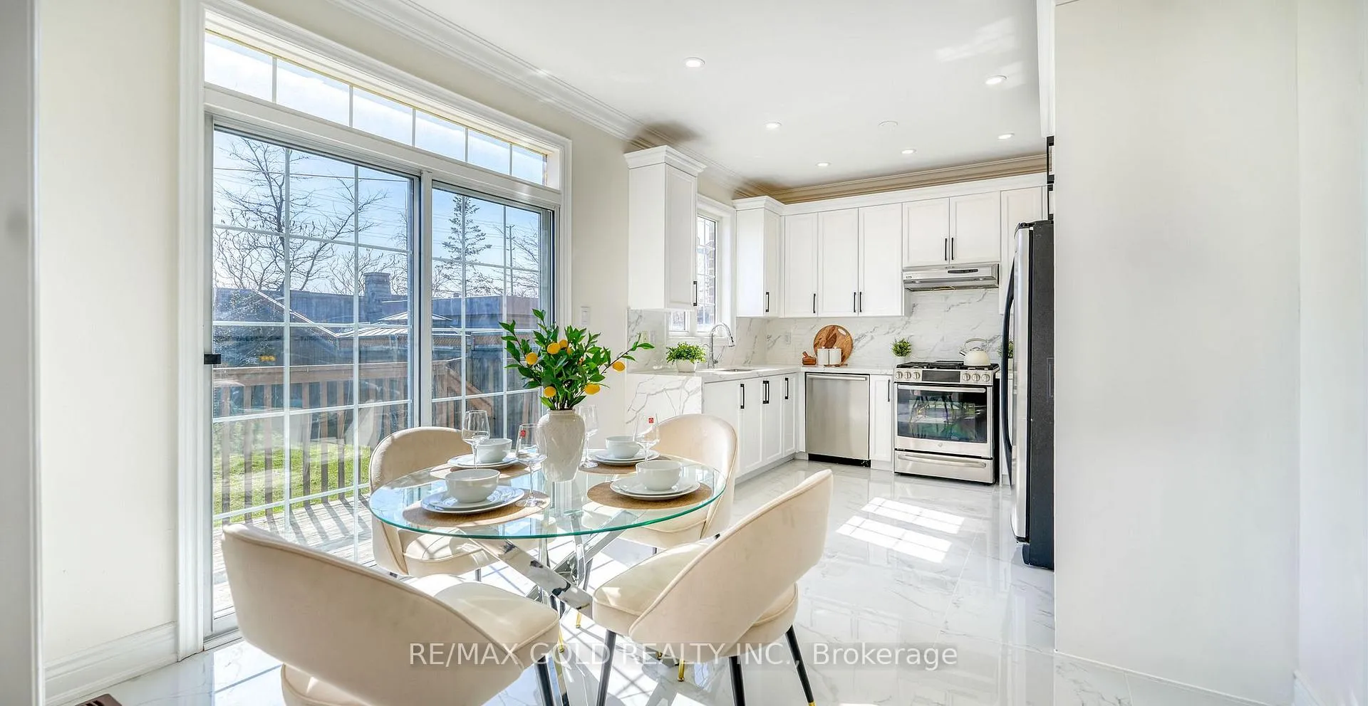 Photo 13 of 28 Prada Court, Brampton, Vales of Castlemore North — HOMEH