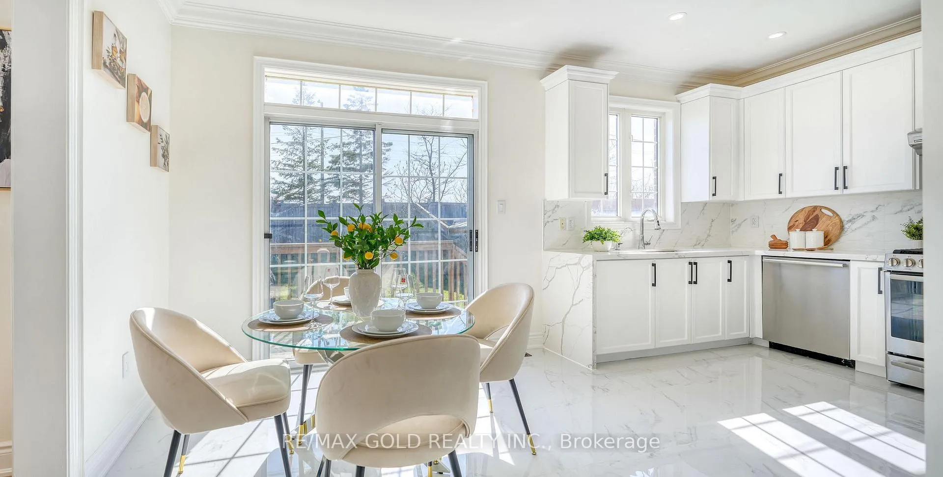 Photo 15 of 28 Prada Court, Brampton, Vales of Castlemore North — HOMEH