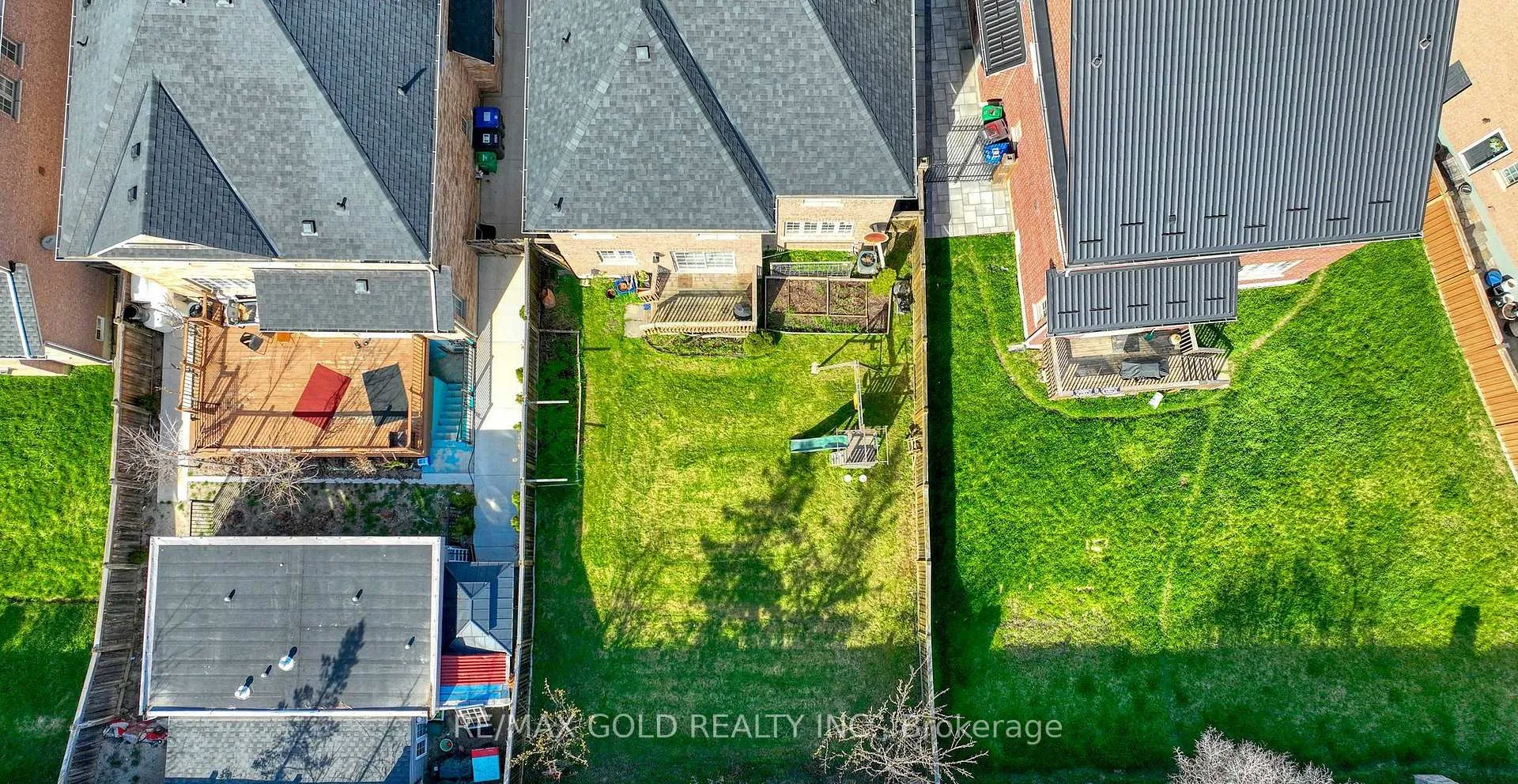 Photo 43 of 28 Prada Court, Brampton, Vales of Castlemore North — HOMEH