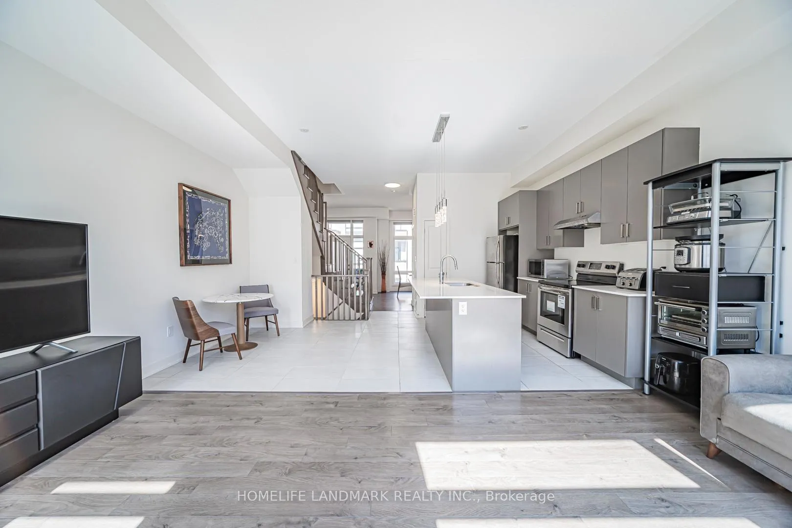 Photo 9 of 22 Benoit Street, Vaughan, Vellore Village — HOMEH