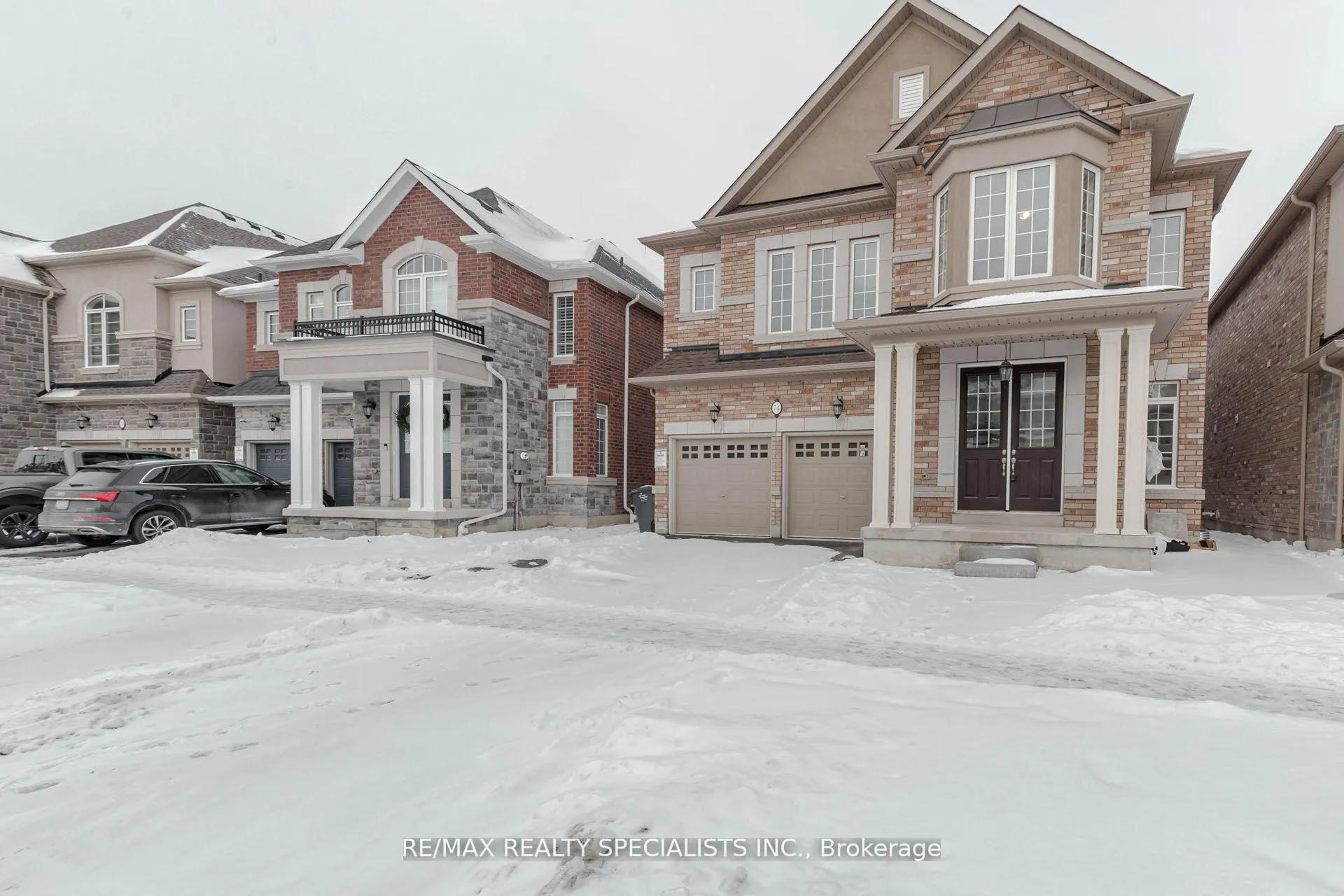 Photo 2 of Unit B, 74 Clockwork Drive, Brampton, Northwest Brampton — HOMEH
