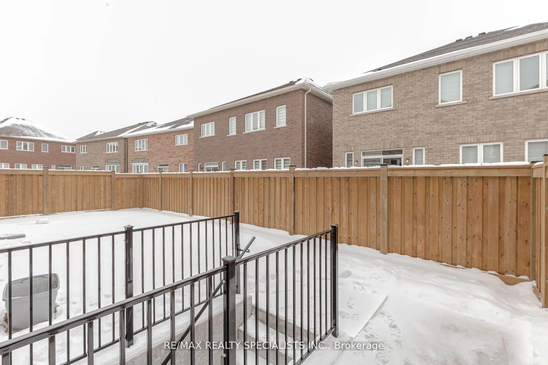 Photo 3 of Unit B, 74 Clockwork Drive, Brampton, Northwest Brampton — HOMEH