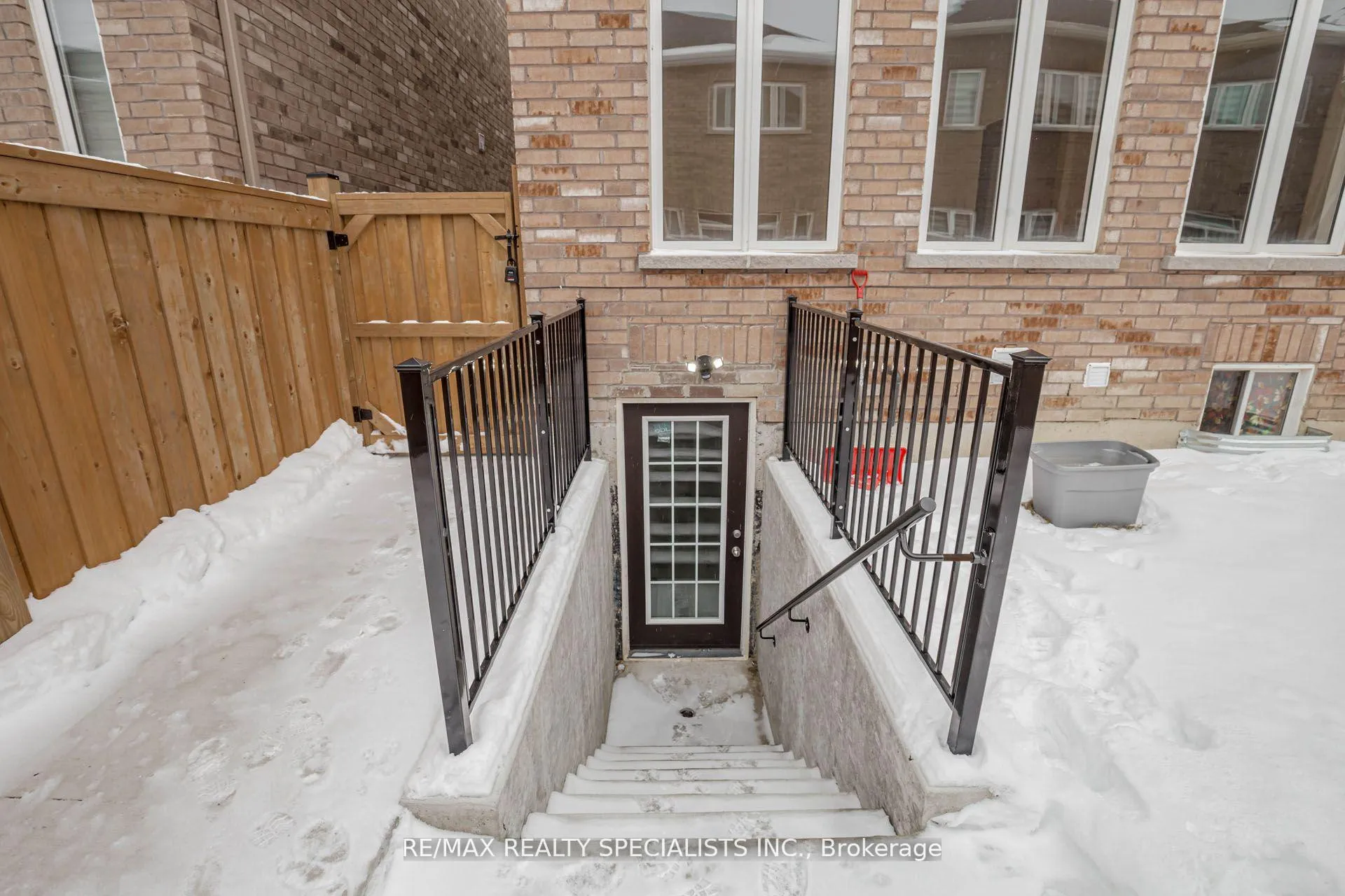 Photo 5 of Unit B, 74 Clockwork Drive, Brampton, Northwest Brampton — HOMEH