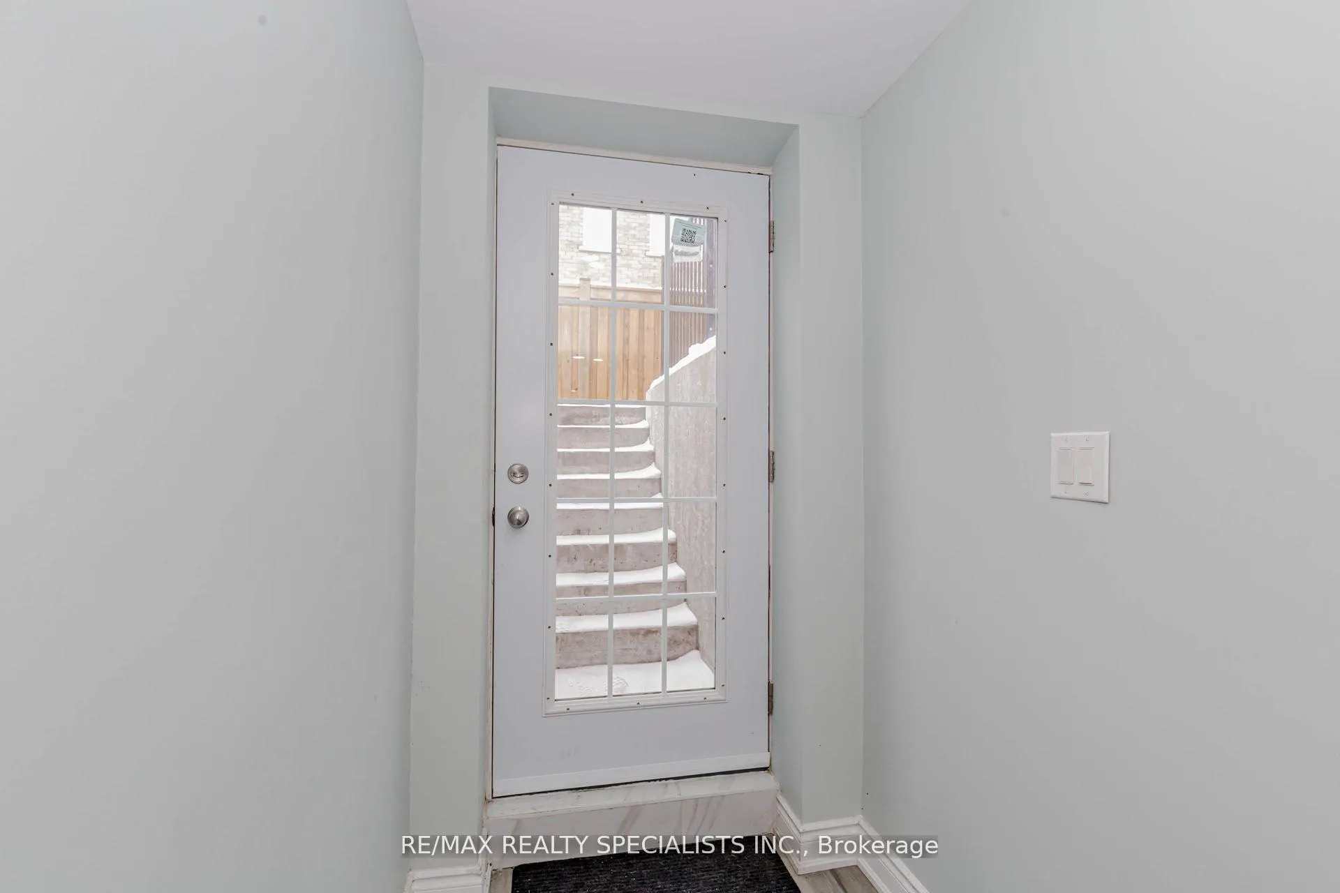 Photo 6 of Unit B, 74 Clockwork Drive, Brampton, Northwest Brampton — HOMEH