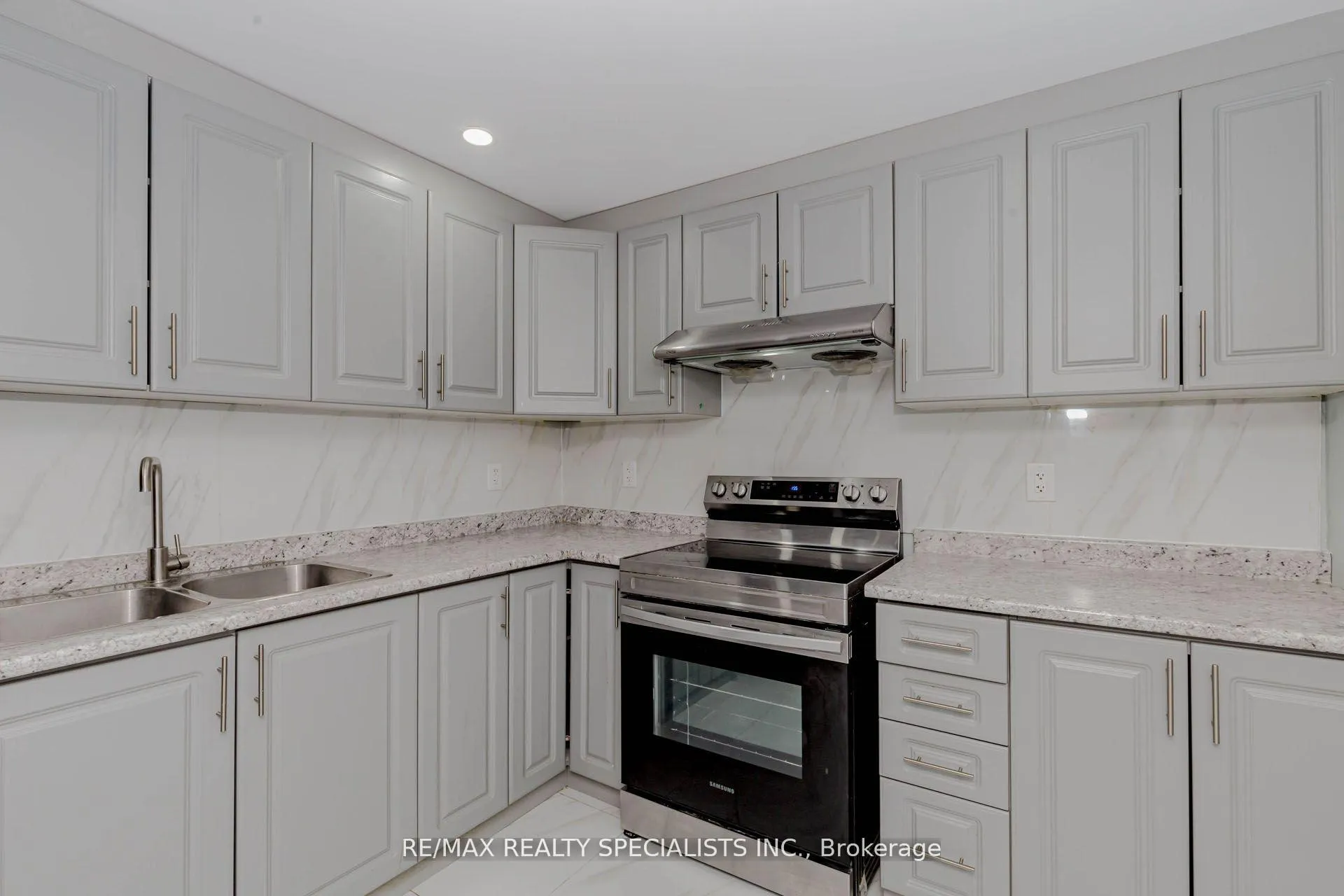 Photo 15 of Unit B, 74 Clockwork Drive, Brampton, Northwest Brampton — HOMEH