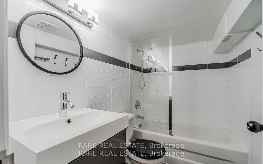 Photo 4 of Unit Lower, 538 Roxton Road, Toronto, Palmerston-Little Italy — HOMEH