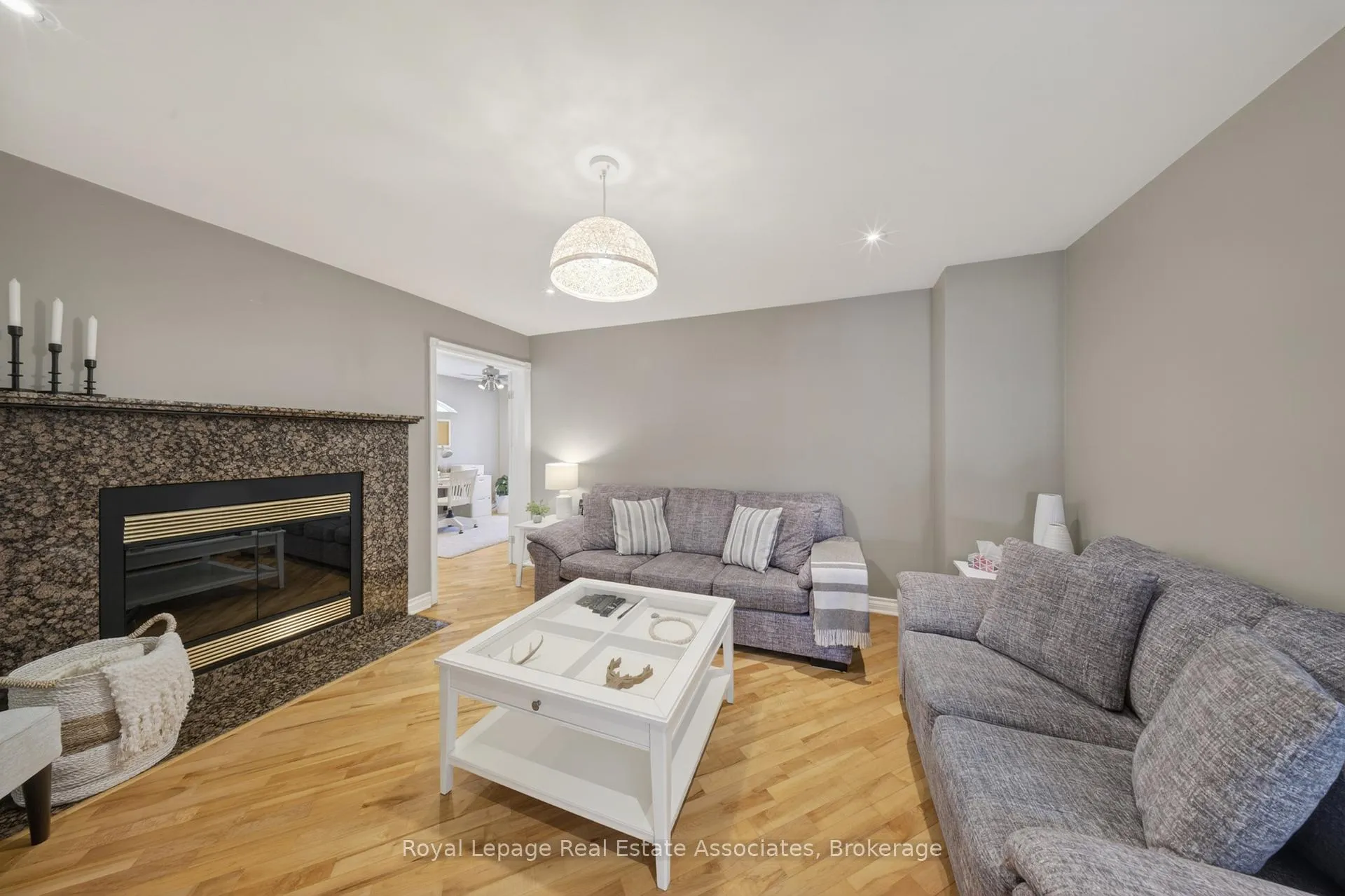 Photo 5 of 48 Hudson Drive, Brampton, Fletcher's West — HOMEH