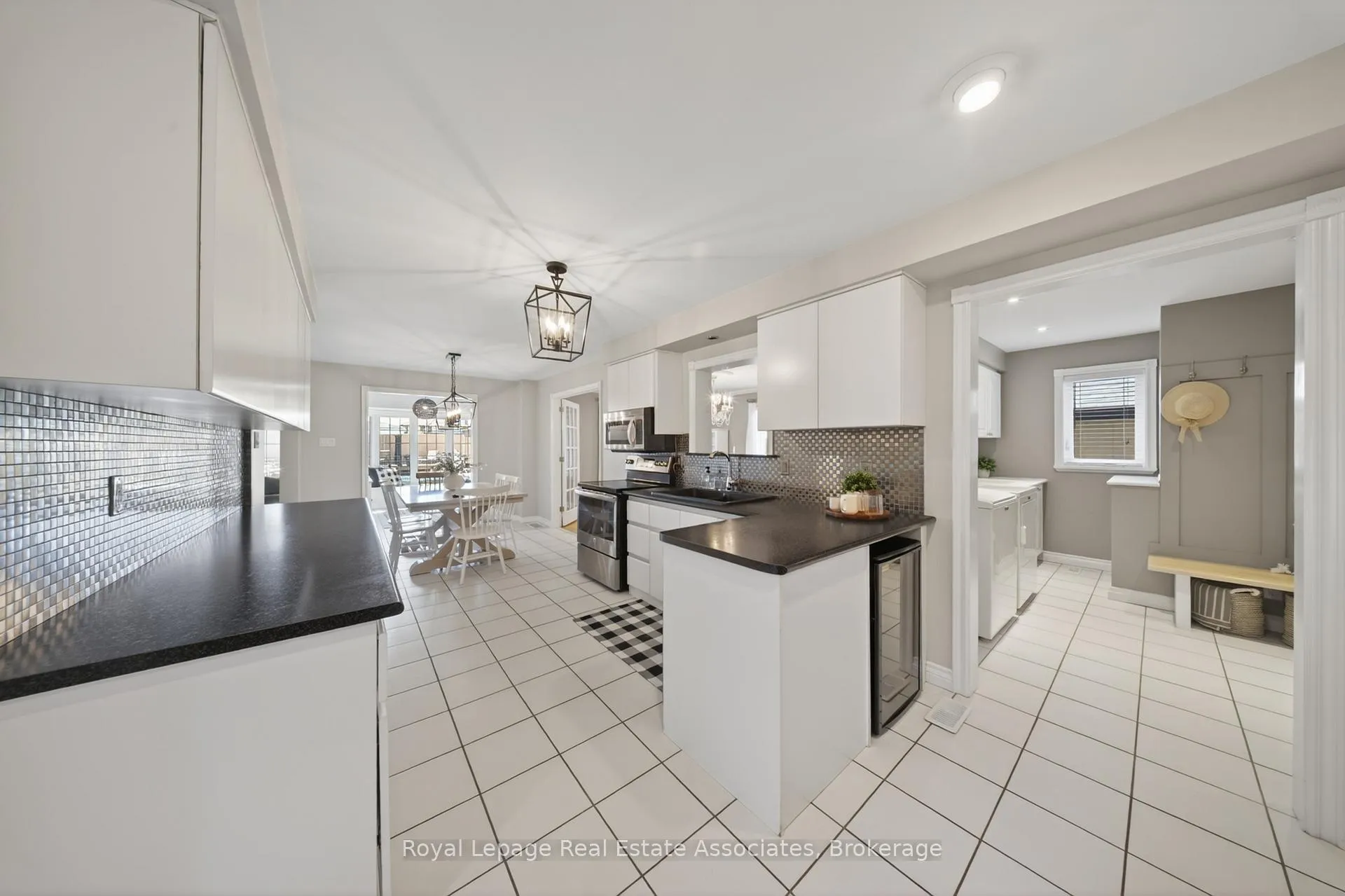 Photo 8 of 48 Hudson Drive, Brampton, Fletcher's West — HOMEH