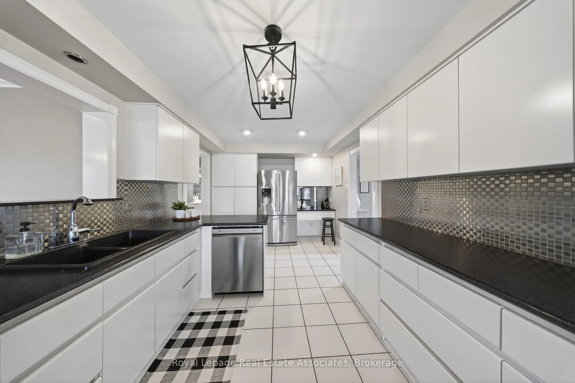 Photo 9 of 48 Hudson Drive, Brampton, Fletcher's West — HOMEH