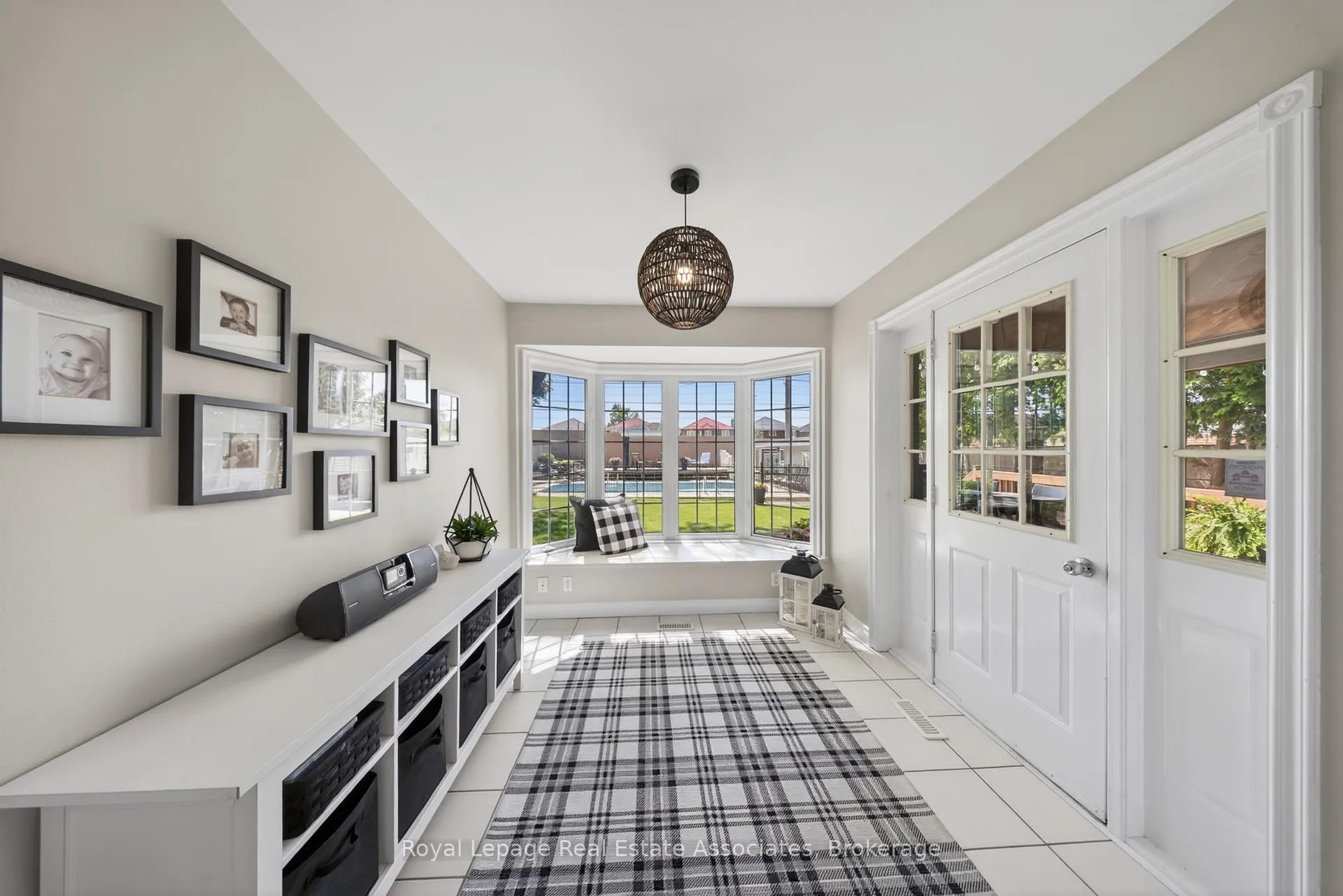 Photo 11 of 48 Hudson Drive, Brampton, Fletcher's West — HOMEH