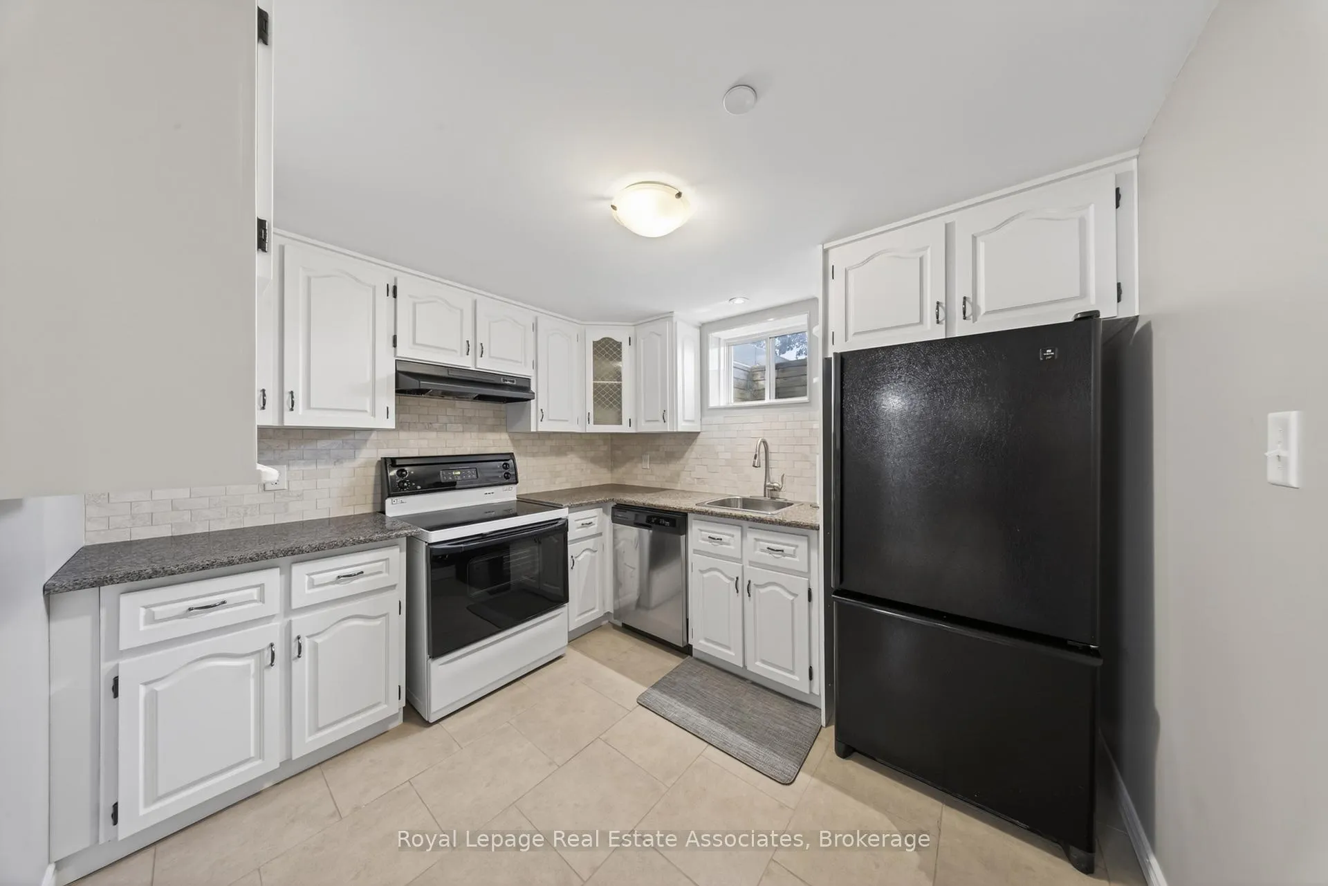 Photo 25 of 48 Hudson Drive, Brampton, Fletcher's West — HOMEH