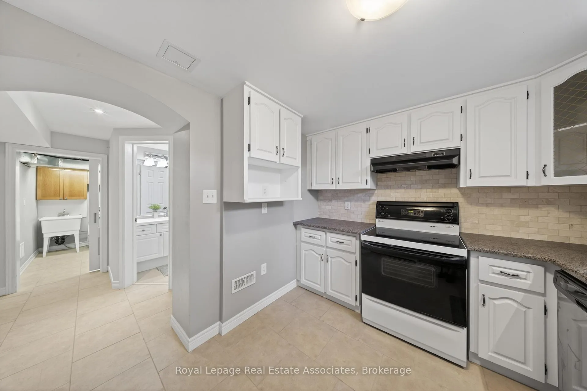 Photo 26 of 48 Hudson Drive, Brampton, Fletcher's West — HOMEH