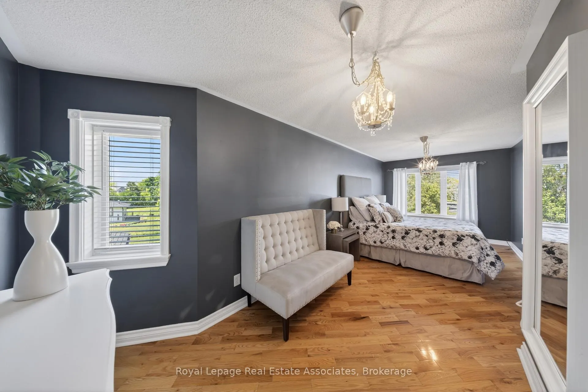 Photo 39 of 48 Hudson Drive, Brampton, Fletcher's West — HOMEH