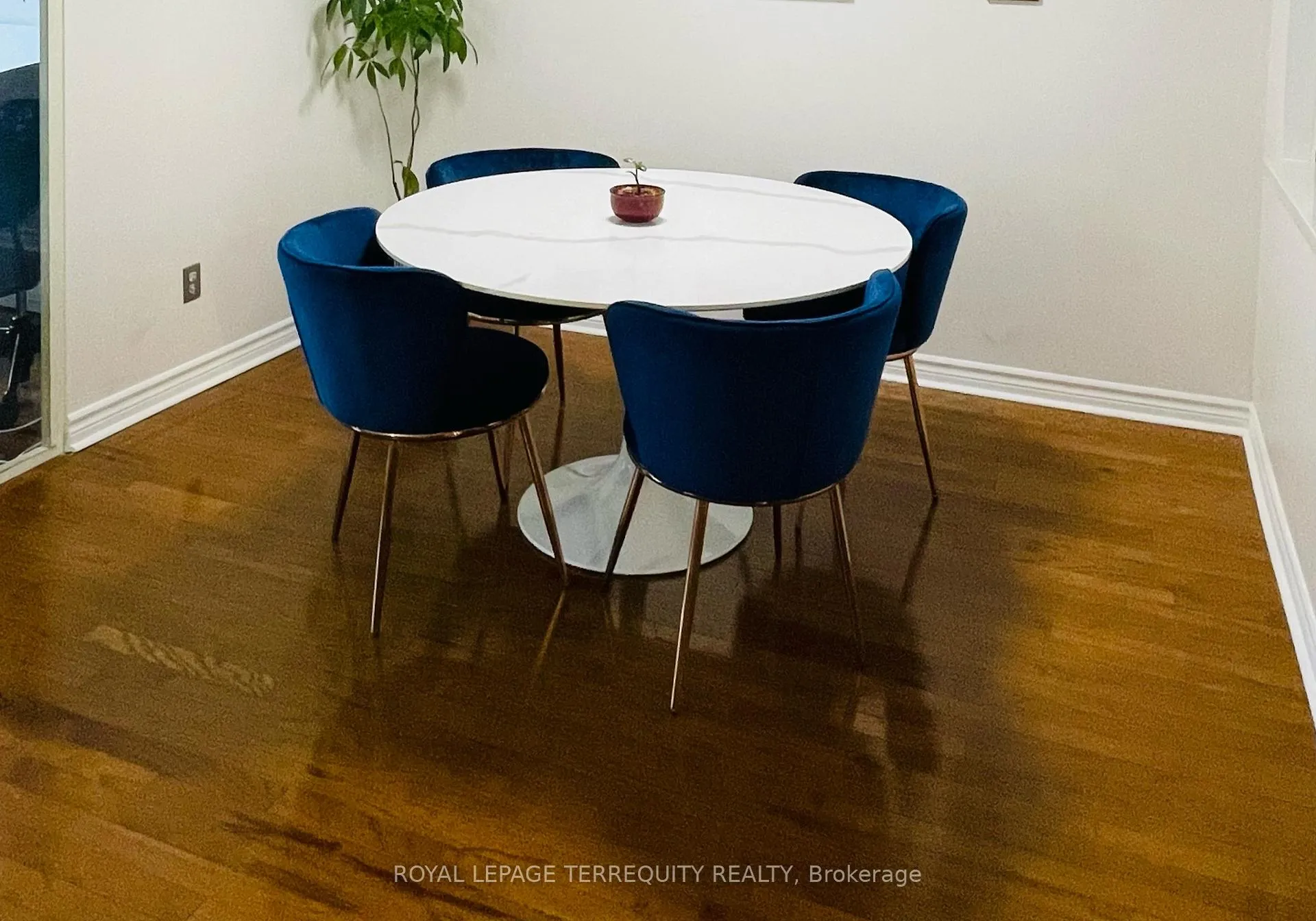 Photo 4 of Unit 1412, 25 The Esplanade, Toronto, Waterfront Communities — HOMEH
