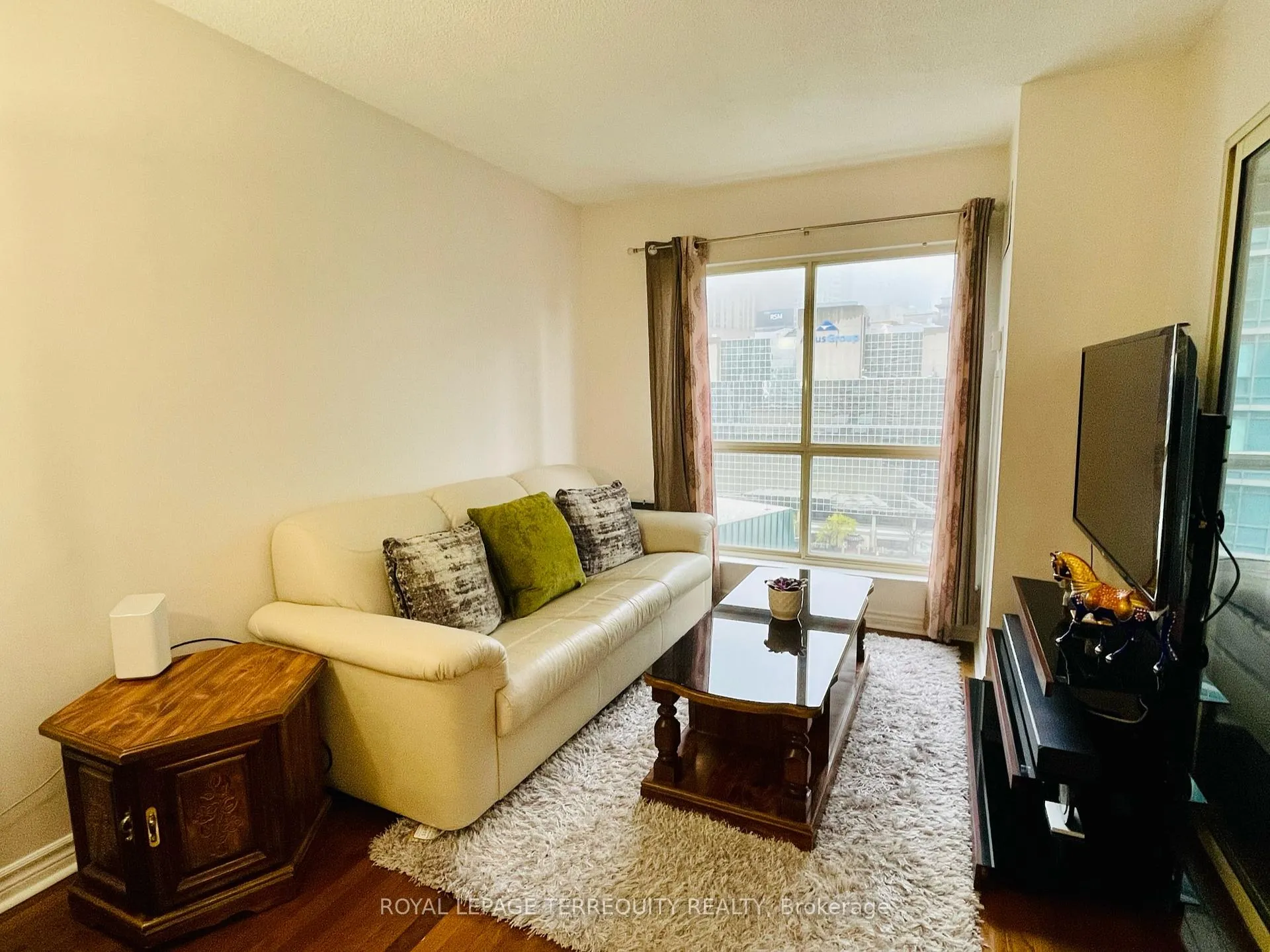 Photo 6 of Unit 1412, 25 The Esplanade, Toronto, Waterfront Communities — HOMEH