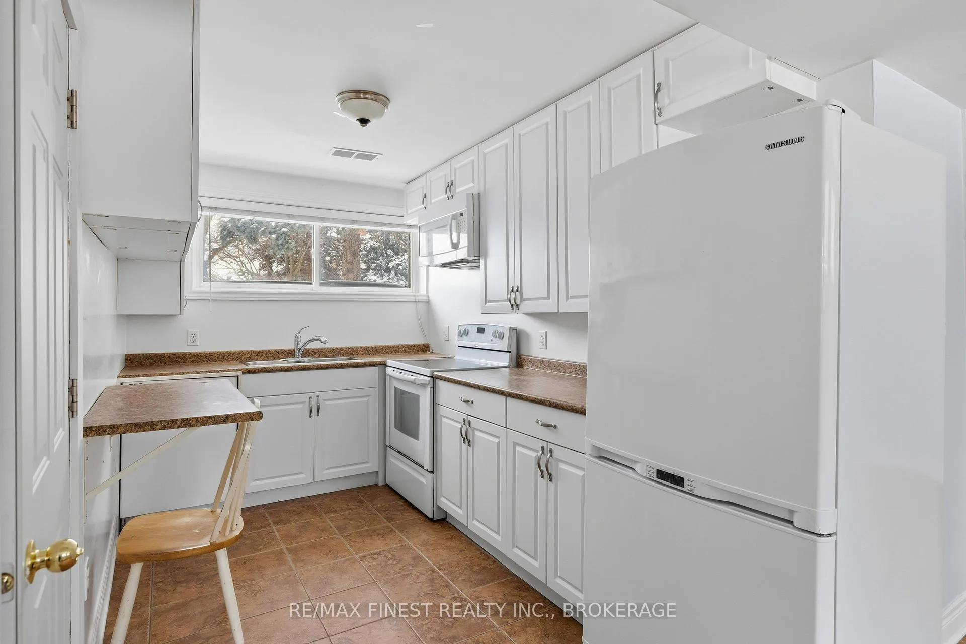 Photo 14 of 337 Avenue Road, Kingston, West of Sir John A. Blvd — HOMEH